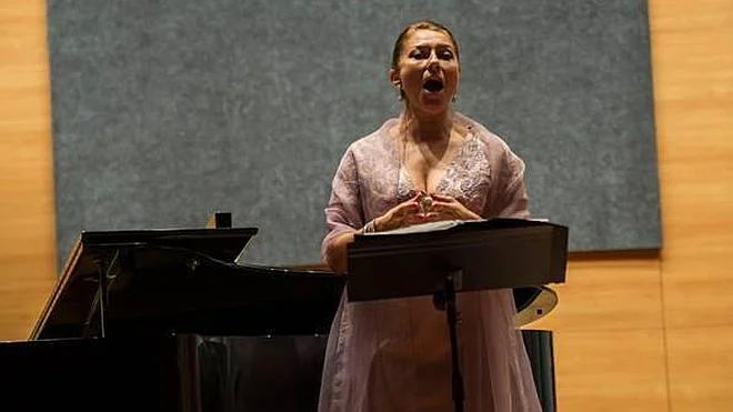 Montserrat Martí Caballé pone música a la inauguración oficial del nuevo curso en la UJA