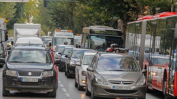 Cinco tapones de tráfico en Granada