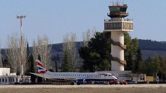 La privatización de Aena pone en riesgo los servicios y el empleo del aeropuerto, según el PSOE