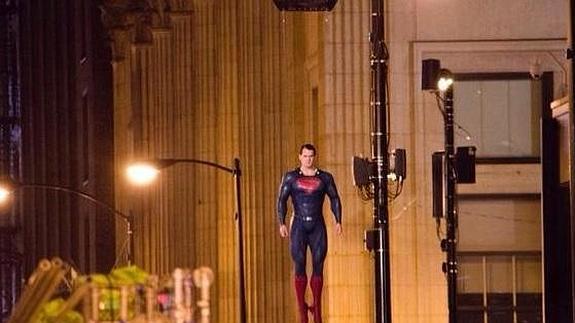 Brutal Batman Vs Superman: Henry Cavill Tuvo Que Volar Sobre Chicago 