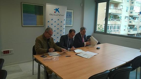 La Caixa firma los convenios para destinar 27.600 euros a dos proyectos de inserción