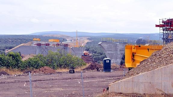 El PP dice que la A-32 "ya está impulsada" tras haber sido "paralizada por el Gobierno de Zapatero"