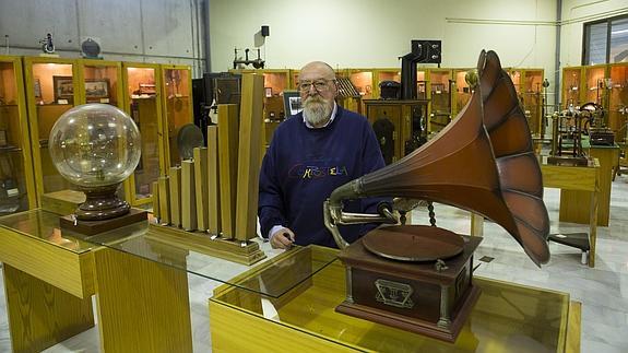 «Los cacharros científicos son bellos»