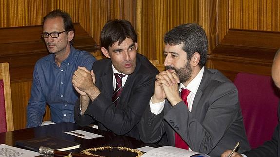 El PP exige explicaciones e IU, más dimisiones por los presuntos 'enchufes' de Santa Fe