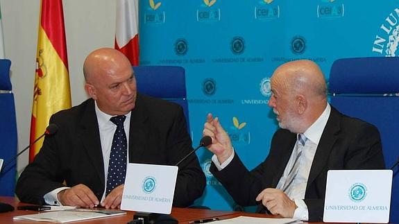 Cajamar y Universidad de Almería firman un convenio de colaboración por 2,1 millones de euros