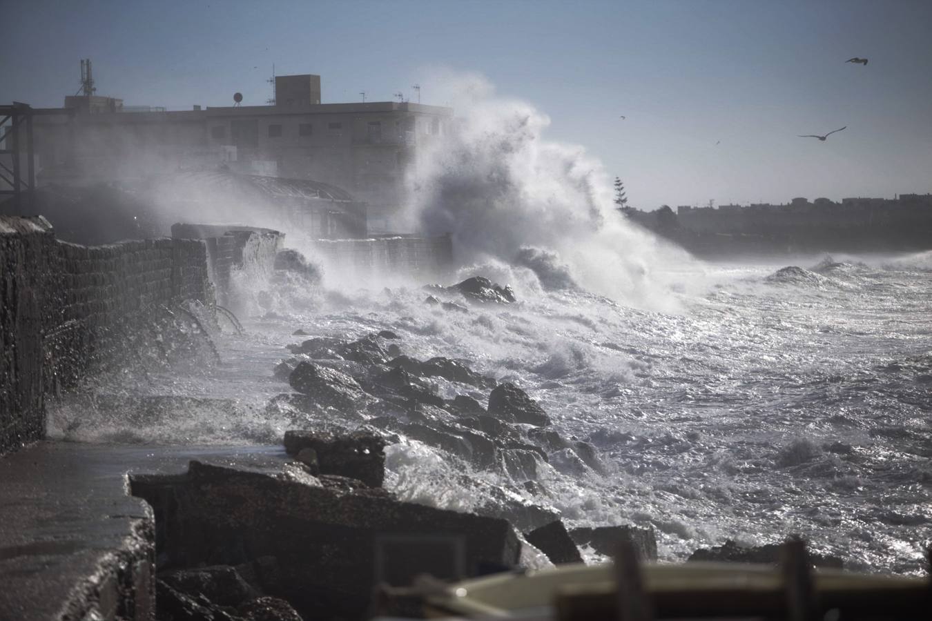 Tejados volando y olas de cinco metros