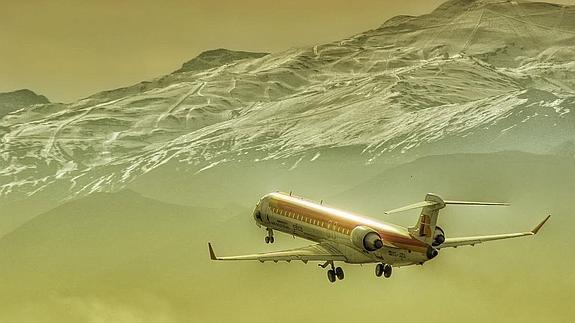 Una empresa privada buscará nuevas conexiones internacionales con el aeropuerto de Granada