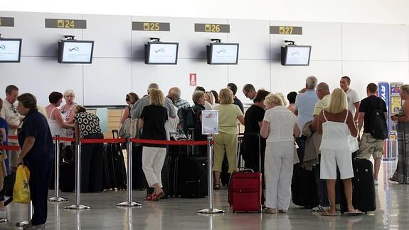 El vuelo con Sevilla cae cerca del 30% en pasaje tras más de medio año sin subvención