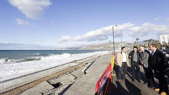 Salobreña solicita «auxilio» al Gobierno por los destrozos del temporal en el paseo y en la playa