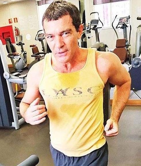 Antonio Banderas también se hace selfies en el gimnasio