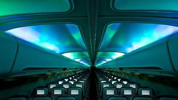 Crean una aurora boreal dentro de un avión