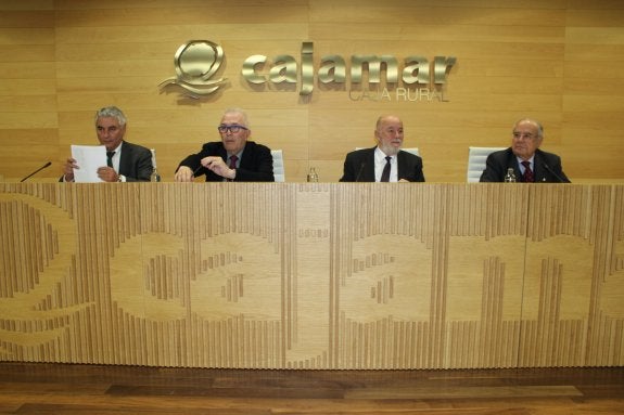 El origen andalusí de los enarenados