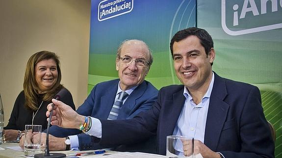 Juanma Moreno se compromete a modernizar los hospitales andaluces