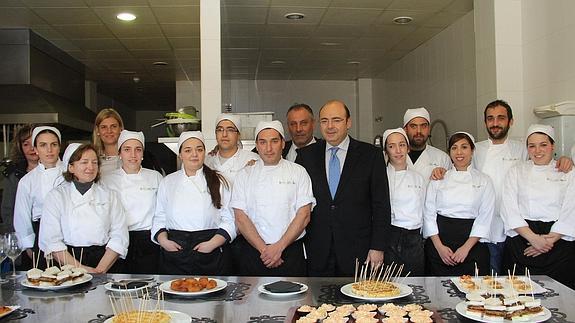 15 vecinos de Deifontes aprenden a ser cocineros con un curso de la Diputación