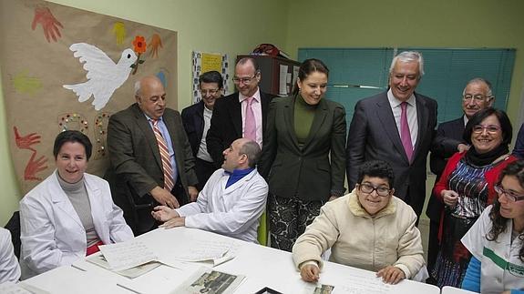 Crespo critica impagos y retrasos de la Junta en materia social