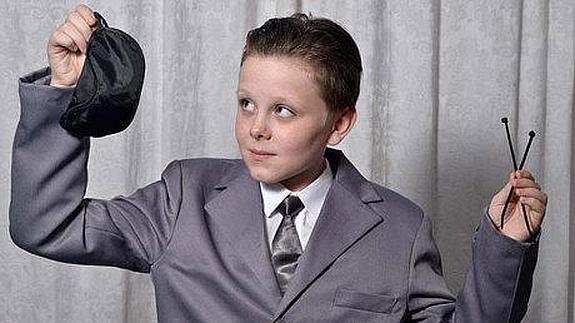 Censuran a un niño en su colegio por disfrazarse de '50 sombras de Grey'