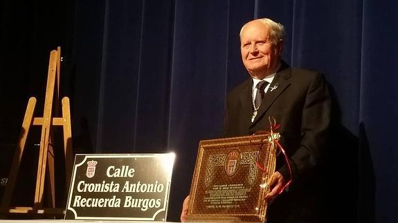 Porcuna declara Hijo Predilecto al cronista Antonio Recuerda Burgos