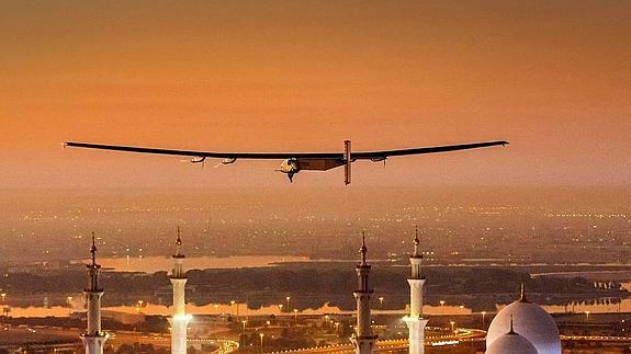 El avión que se alimenta de sol