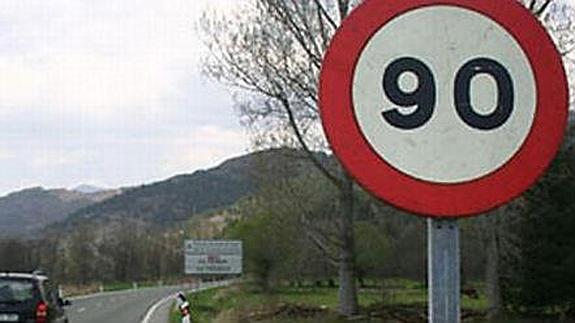 Cazan a un conductor a 206 km por hora en una vía limitada a 90