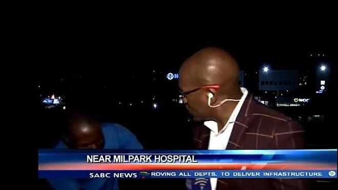 Atracan a un reportero segundos antes de salir en directo