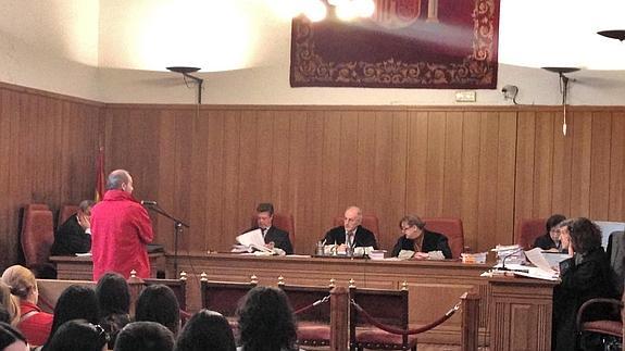 Piden siete años de cárcel para el acusado de abusar y maltratar a su mujer