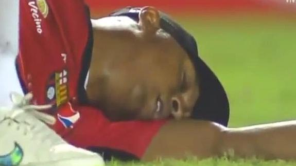 El portero que fingió estar inconsciente para evitar ser expulsado