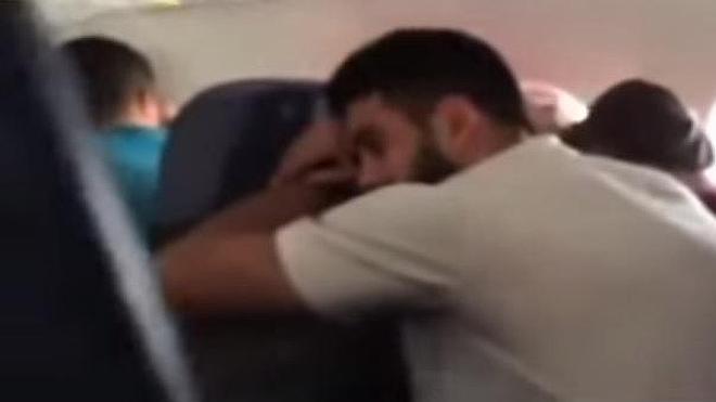 Los propios pasajeros graban su aterrizaje de emergencia