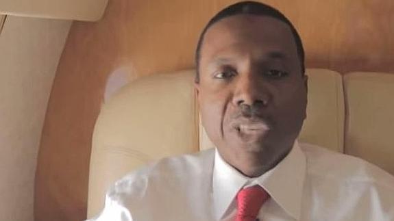 Un pastor pide donaciones para comprarse un lujoso jet privado "porque me lo ha dicho Dios"