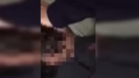 Dos pasajeros retienen a un hombre que amenazó con secuestrar un avión al grito de 'Yihad'