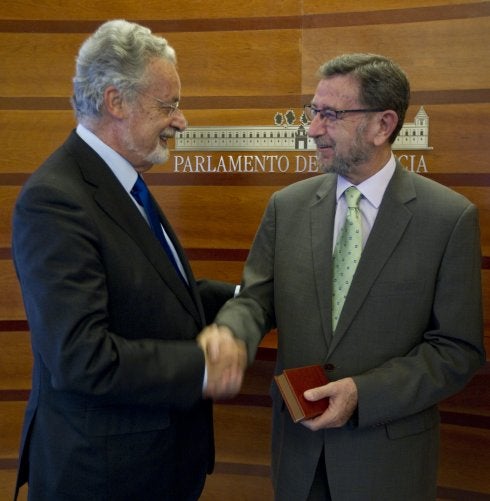 El Defensor pide un pacto andaluz que haga frente a los problemas de vivienda