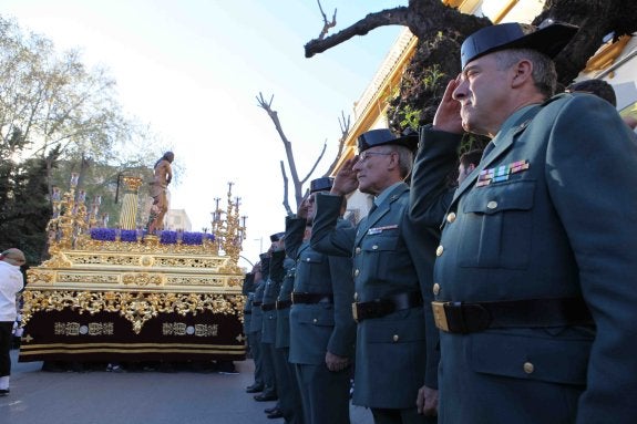 «¡Virgen, guapa. Esperanza, nuestra!»