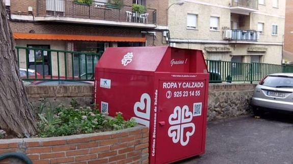 Cáritas critica que el Ayuntamiento quiera cobrar por instalar sus contenedores textiles