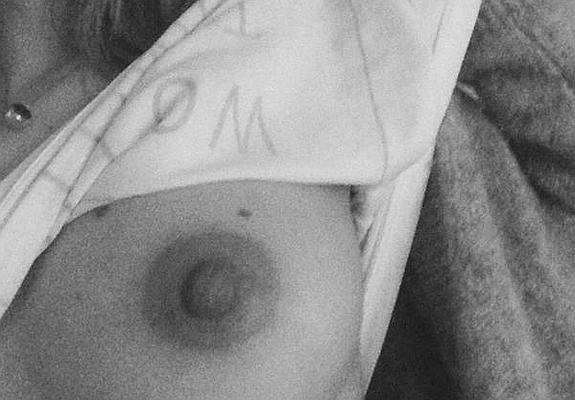 Una diputada islandesa enseña un pezón en protesta contra el "patriarcado"