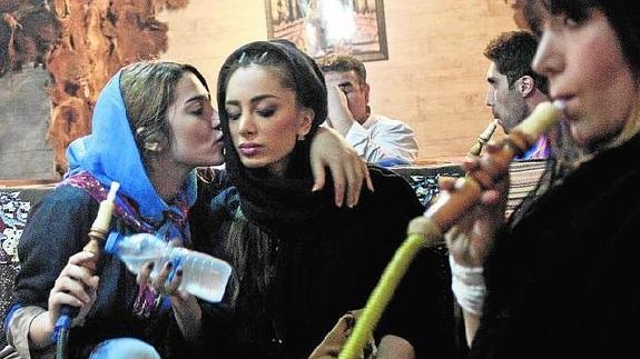 Irán se afloja el velo