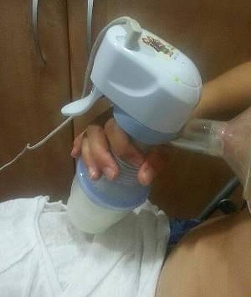 Dos enfermeras obligadas a sacarse leche de los pechos para justificar su reducción de jornada