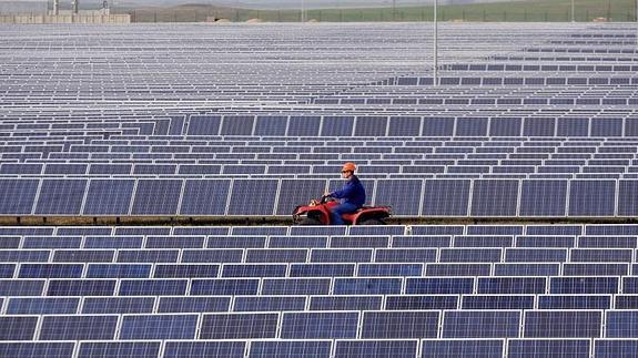 Los productores de energía solar tendrán que financiar el déficit de tarifa