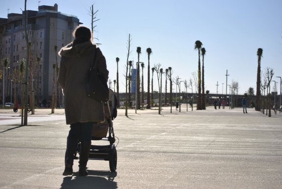 Fomento da por construida en el BOE la vía de tren con el puerto, que no existe