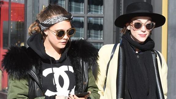 Confirmado: Cara Delevingne y la cantante St. Vincent son novias