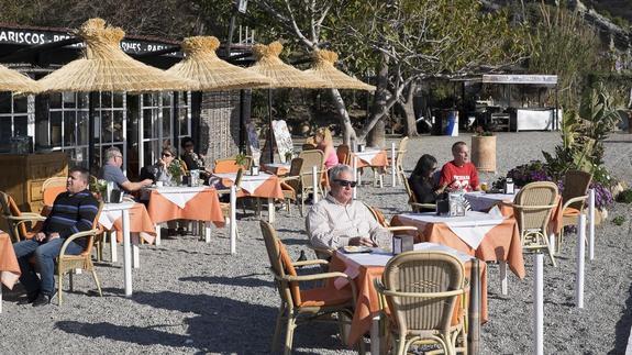 Los chiringuitos de la Costa se encuentran al 90% de sus equipamientos de cara al verano