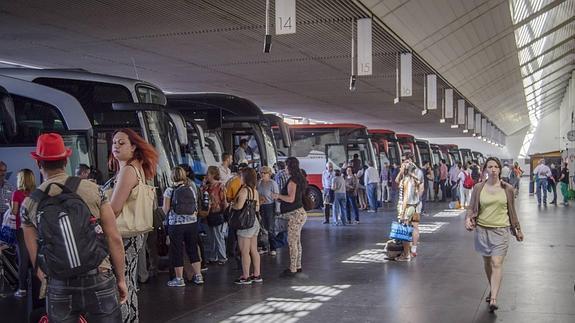 Café con leche y debate a las puertas del andén