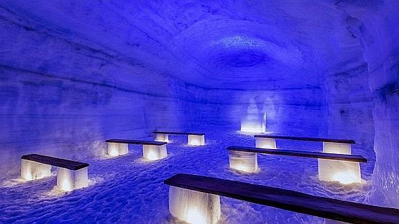 Islandia enseña la cueva de hielo artificial más grande del mundo
