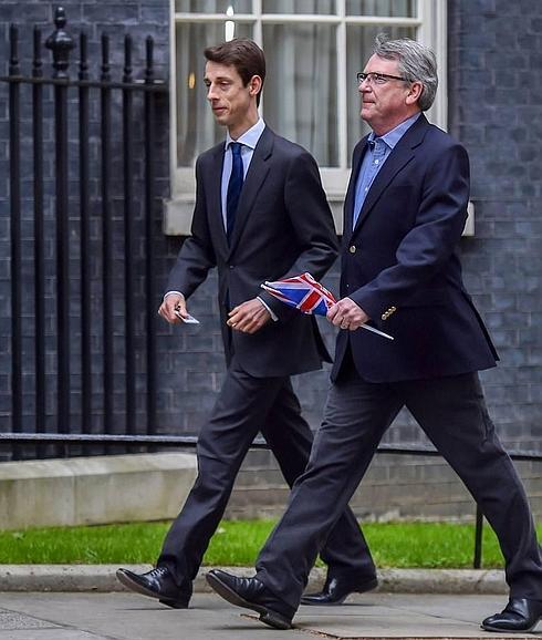 Se ofrece gurú para arrasar en las urnas