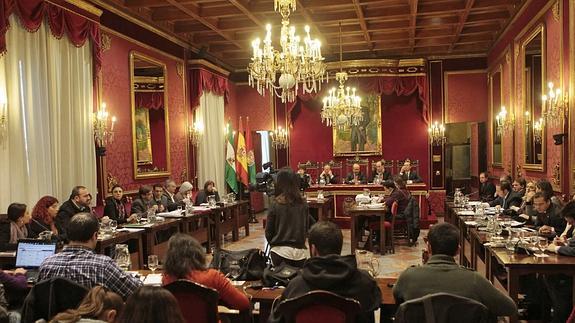 La sombra de los pactos sobrevuela la plaza del Carmen