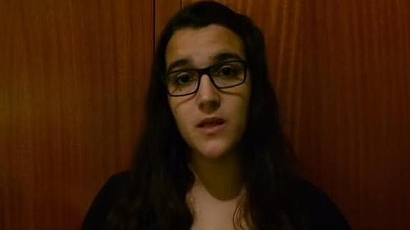Vídeo-denuncia de una estudiante malagueña: "Nos van a desahuciar, tengo un 8,6 de nota y ni aún así me dan beca"
