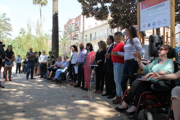 Cordón humano contra la enfermedad que más jóvenes discapacitados genera