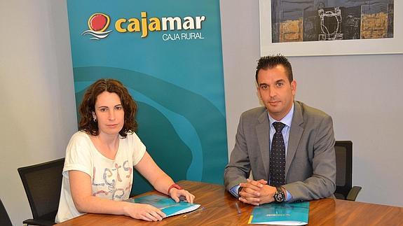 Cajamar pone a disposición una tarjeta para clientes y comerciantes de La Cañada