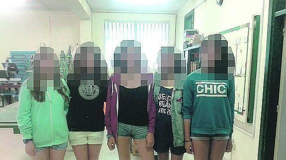 Un instituto de Avilés prohíbe a seis alumnas ir con pantalón corto a visitar iglesias