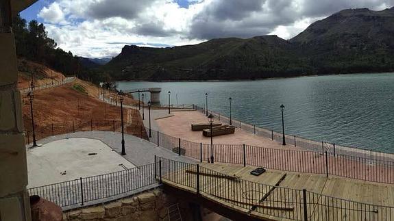 Los turistas tendrán que esperar al año que viene para montarse en el barco del Tranco