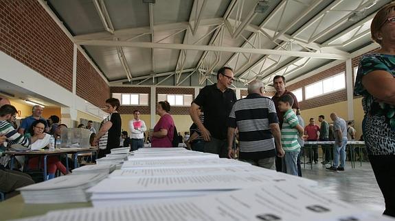 El PP perdió su mayoría en la capital por la fuga de votantes en los barrios más humildes