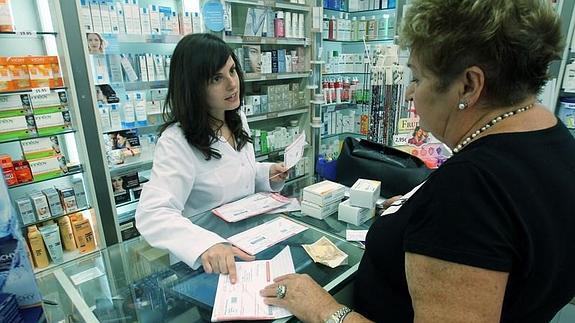 El seguimiento farmacoterapéutico permite ahorrar 500 euros anuales a cada paciente